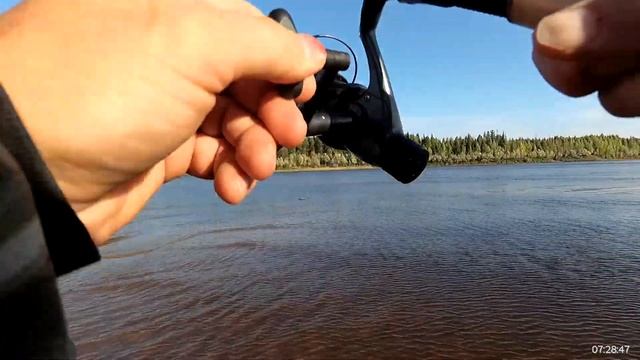 Рыбалка с безумным Деном/ р.Вах приплыли за кг окунями и щуками))) смотреть онлайн