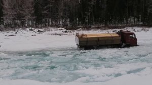 Наледь по зимнику в Тофаларию