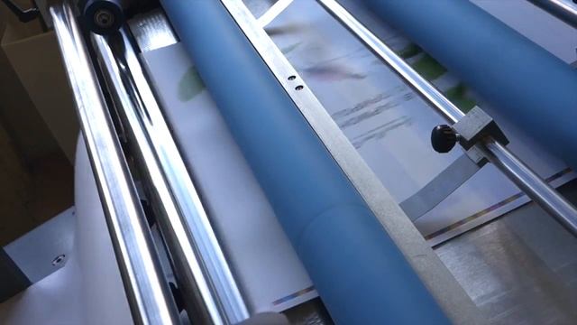 Ламинирование отпечатанных листов на Autobond Mini 76 TH в типографии EGF (Еврографика) смотреть онлайн