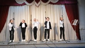 Поёт детский ансамбль "Город 54"