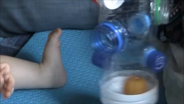 Как сделать развивающую игрушку Монтессори для ребенка своими руками из пластиковых бутылок смотреть онлайн