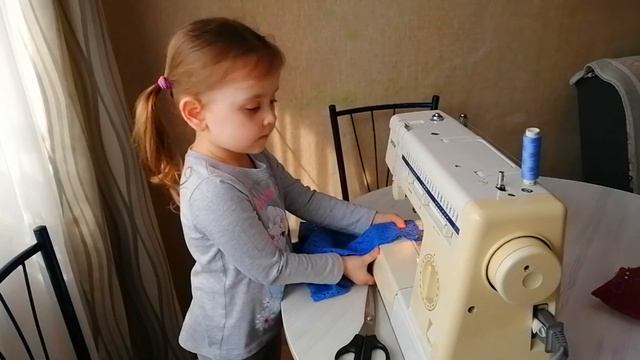 Как сшить снуд за 5 минут . Ярослава шьет себе новый снуд!