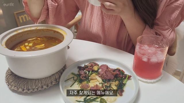 vlog | 자취방에 가족들 초대하고 요리해먹은 일상 | 연어스테이크, 스테이크파스타,트러플크림리조또,쉬림프로제파스타,모닝빵샌드위치,또띠아피자,크림카레,차돌박이된장찌개,오리훈제볶