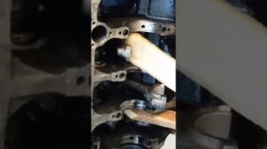 Мерседес 609 . Мотор клинелся от маслы с химчикей добавкой.