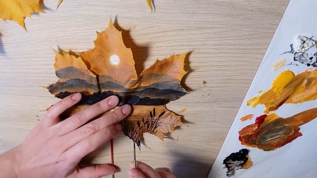 Необычный способ! Рисование на листьях клена / осенний пейзаж
