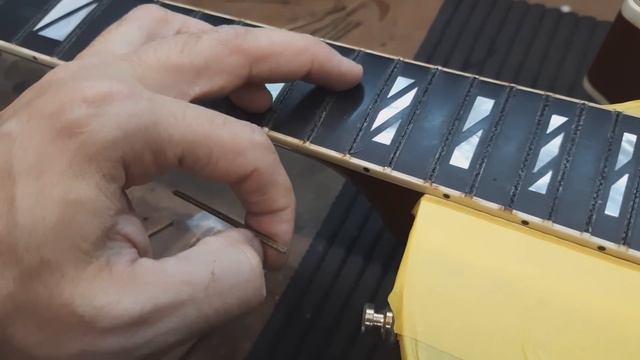 GIBSON SUPREME - Troca de trastes смотреть онлайн