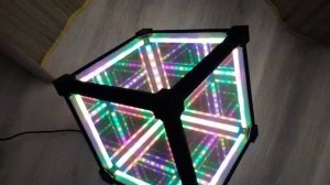 Светильник "Зеркальный куб" со светодиодной подсветкой.