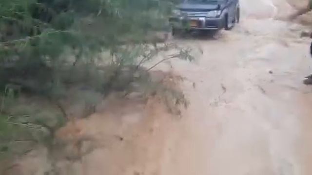 Toyota Prado 2000 crossing rain water смотреть онлайн