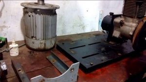 Как прикрепить  флянцовый электродвигатель в горизонтальное положения