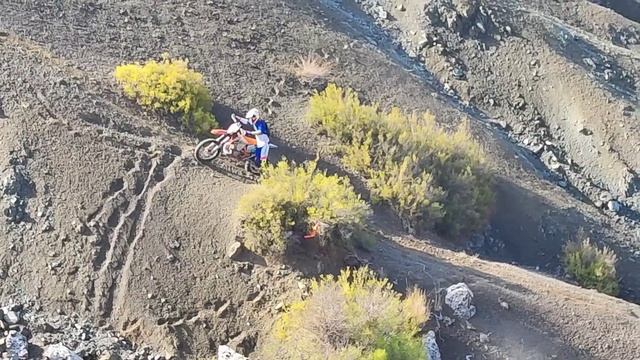 Гонка в горах по скалам. Третий день гонки Sea to Sky 2022 смотреть онлайн