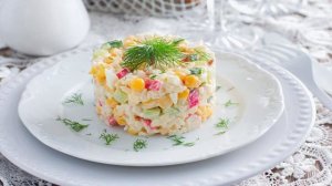 КАК ПРИГОТОВИТЬ КРАБОВЫЙ САЛАТ? Освежающий праздничный салат с крабовыми палочками и рисом