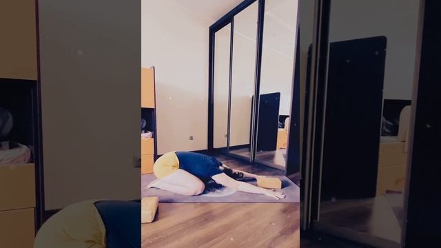 Делаем ноги стройными. Позы стоя. смотреть онлайн