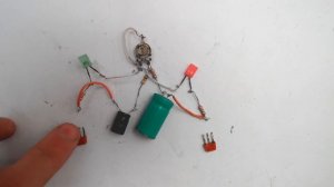 Как сделать мультивибратор с регулировкой частоты мигания