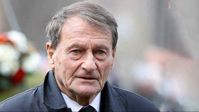 ХОРОНЯТ В ЗАКРЫТОМ ГРОБУ....ЧАС НАЗАД НЕ СТАЛО ЛЕГЕНДЫ....ЛЮДИ ПРОЩАЮТСЯ СТОЯ.... смотреть онлайн