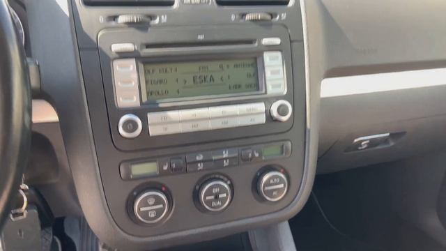 Продано Volkswagen Golf 5 Hatchback 1.6 MPI Manual "United" 75 KW/102 PS 04/2008 195495 km смотреть онлайн