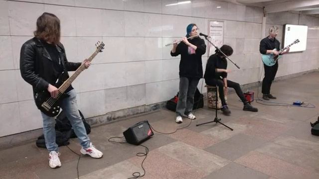 a-ha — Take On Me - кавер мелодии из песни сыграла группа The Plum Kittens в метро Москвы #metro смотреть онлайн