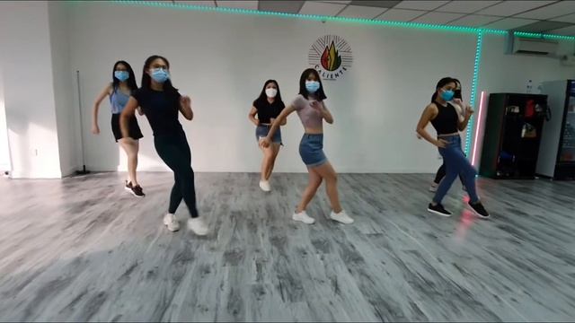 S3E6: Bachata Solo Shines Routine Dance Class (Advance) - Tusa (091821) смотреть онлайн