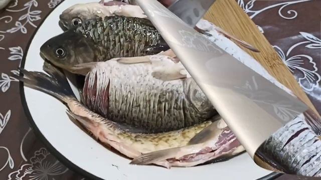Жареный карась без костей - это просто и очень вкусно!
