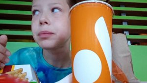 Покупай большое комбо во ,,Вкусно и точка,, и собери всю коллекцию стаканов.