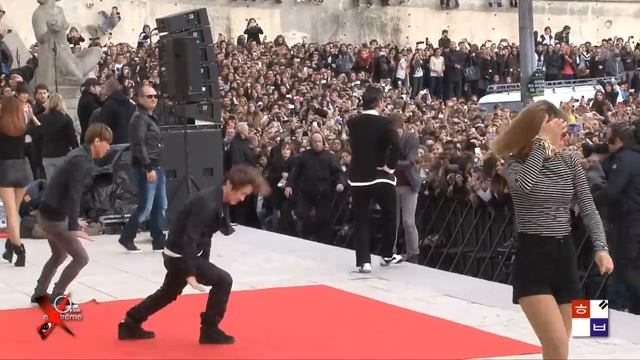 PSY GANGNAM STYLE Paris live flashmob at Trocadero with Cauet (NRJ) 파리 강남스타일 5.11.2012