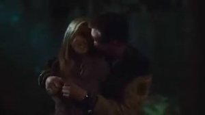 Парочка на природе. Сцена из х/ф Хижина в лесу