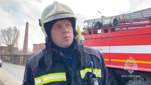 В Курске потушен пожар, напугавший горожан столбом черного дыма смотреть онлайн