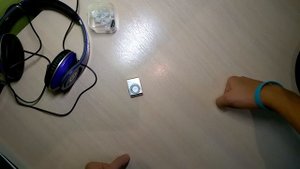 Как зарядить тупой китайский mp3 плеер? И маленький обзорчик моих бицов)))