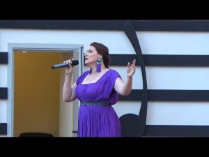 Ирина Крутова. Когда цвели сады. (Один раз в год сады цветут...)