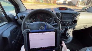 будни автоключника 9 / VW Passat 2002 Клон приборки / Citroen Berlingo 2012 / мини обзор AUTEL KM10