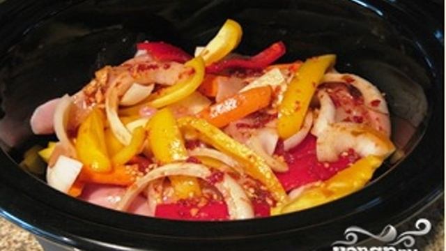 Тушеная грудка с овощами