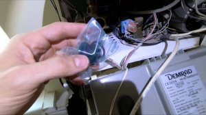 Как накачать расширительный бак на газовом котле Demrad и устранить течь на клапане