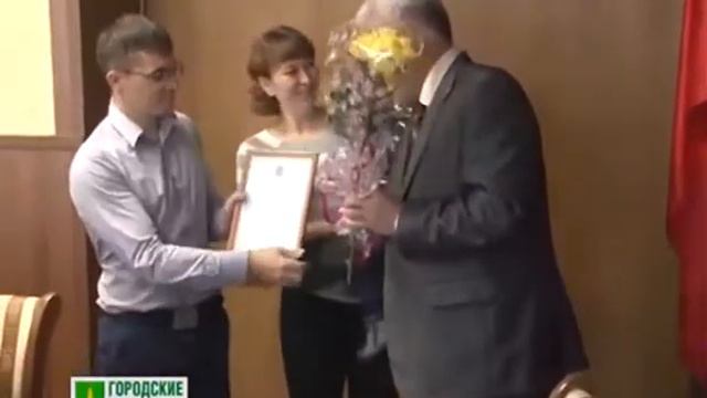 Вручение молодым семьям сертификатов на право получения жилищных выплат (29.09.2014) смотреть онлайн