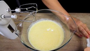 Как сделать ШАРЛОТКУ еще Вкуснее??? - Приготовить Шарлотку с Кремом!!!