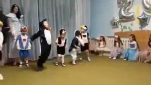Прикольный танец в детском саду
