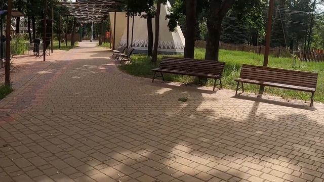 Парк Ленина, аттракционы заросли травой 21.07.21 Тропикано, геопарк Белгород больше не работает