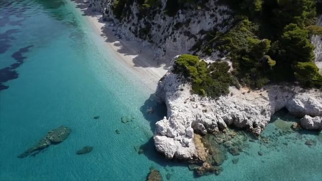 Relaxing music with HUGE waterfalls and beaches • [Perfect for Inspiration, Relaxation and Focus]. смотреть онлайн