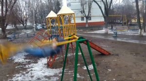Солнышко на качелях.