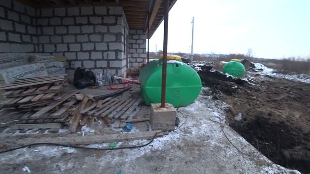 Зимние рабочие будни бурильщика, монтаж адаптера при высоких грунтовых водах смотреть онлайн