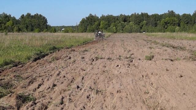 ЛТЗ-60АБ по целине с плугом 3х35. смотреть онлайн