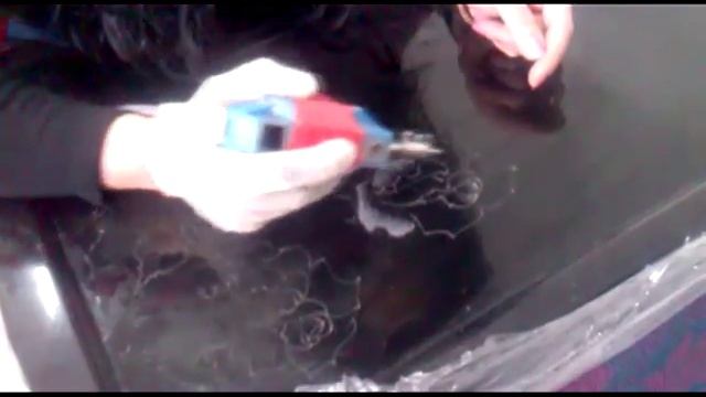 Оформление надгробного памятника розы, свеча, крест смотреть онлайн