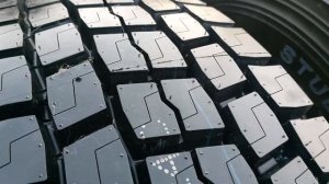 Сравнение грузовых шин в размере 295/80R22.5 на твёрдость и глубину протектора.