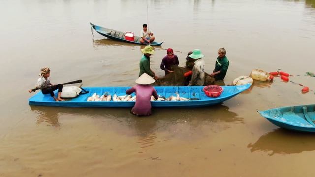 МИЛЛИОНЫ ДОЛЛАРОВ или простая размеренная беззаботная жизнь. Какой ритм жизни избрать? смотреть онлайн