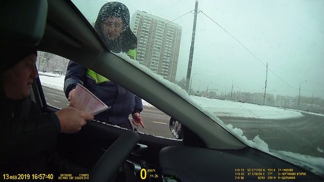 Ура, опять останавливают. ГИБДД ЮЗАО. А документов нет и номеров.