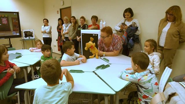 Iskolanyitogató a Bene suliban смотреть онлайн