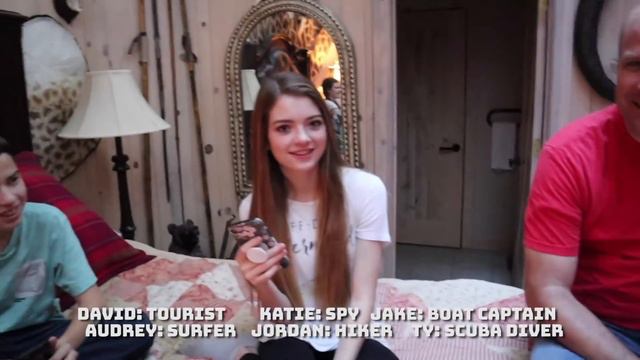 Who Is The Spy? Family Fun SPYFALL Game / That YouTub3 Family смотреть онлайн