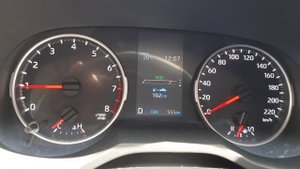 RAV4 New переводим Центральный дисплей на панели приборов в режим показания скорости