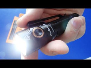 На что способен карманный фонарь в 2020? FENIX E30R