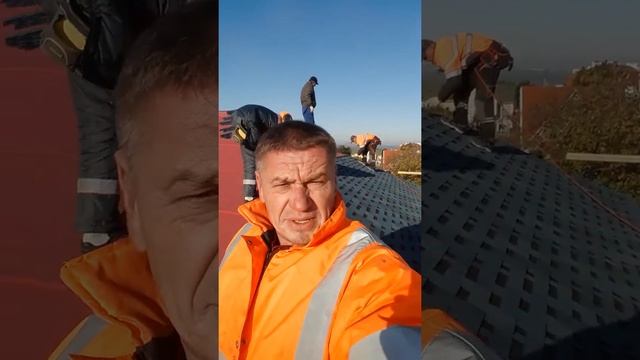Монтаж мягкой битумной черепицы Дёке на вальмовой крыше в Севастополе смотреть онлайн