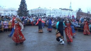 Кинешемцы   пустились в пляс у новогодней елки