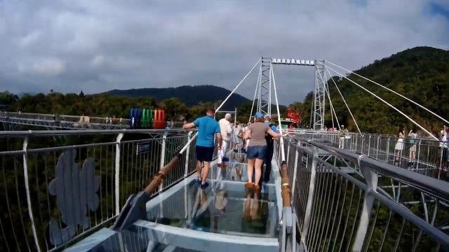 Стеклянный мост. Китай. Хайнань. город Санья.
